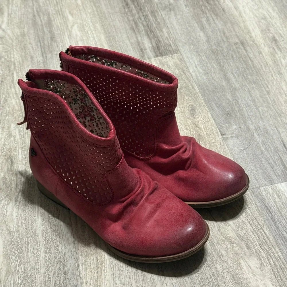 Roxy Vallere 6.5 Red Ankle Boots Women's Suede‎ Leatherette Cutout Boho Casual